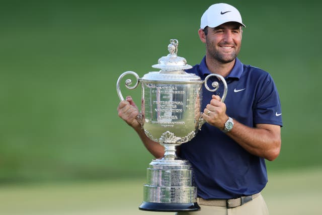 <p>Scottie Scheffler poses with the Wanamaker Trophy</p>