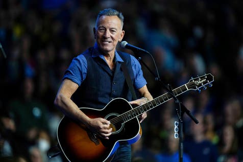 <p>Bruce Springsteen performs at a campaign rally </p>
